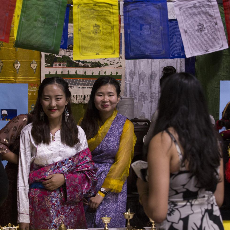 Two students standing smiling at Carpe Diem